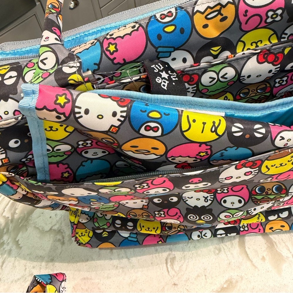 Jujube Hello Kitty Be Classy Like New Sanrio Hello Friend - Picture 6 of 16